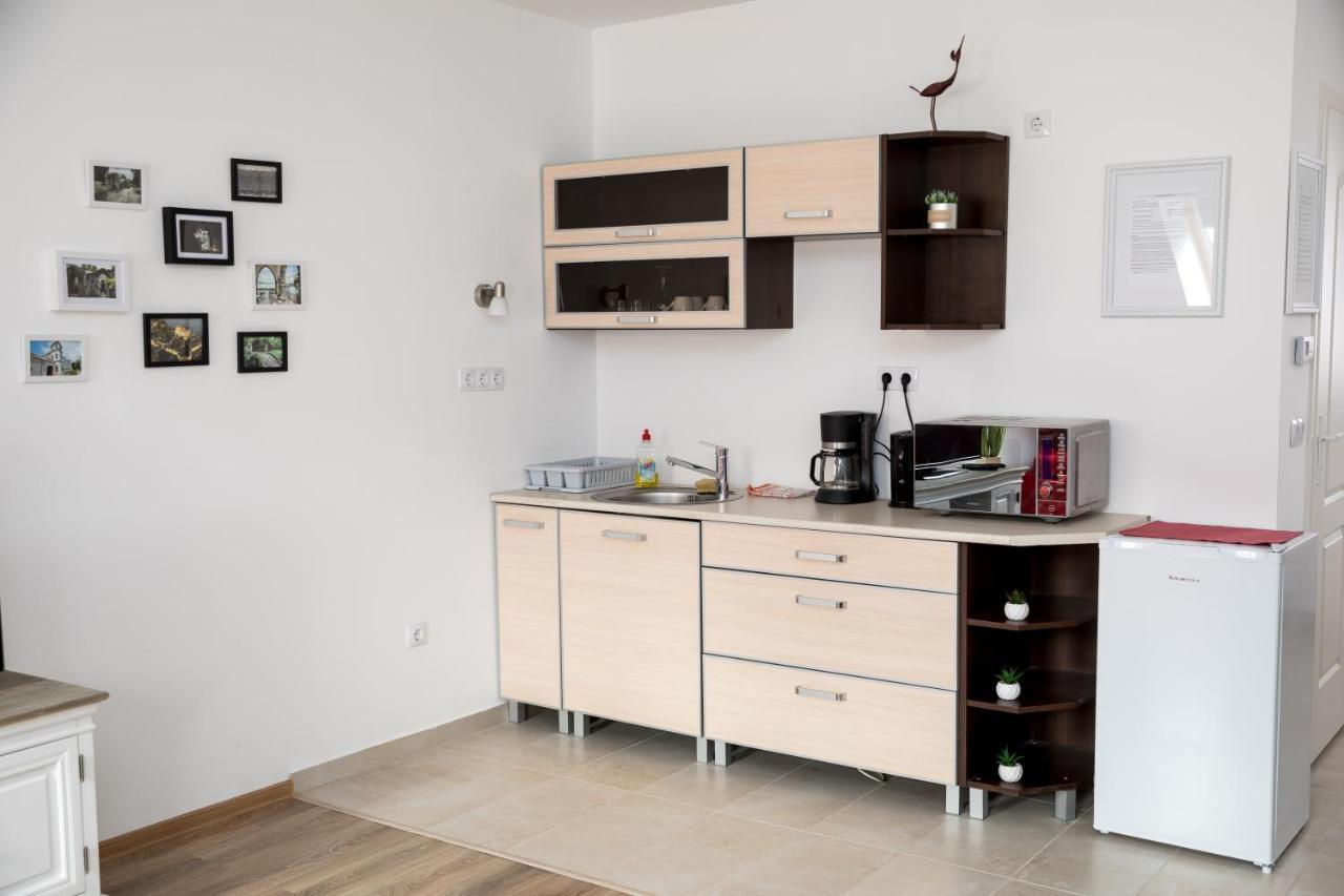 Kossuth Apartmanhaz Tata Eksteriør billede