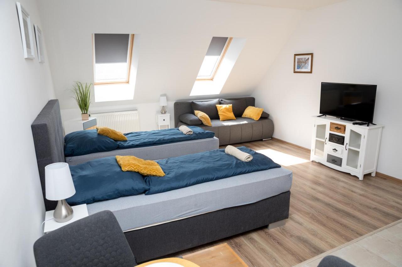 Kossuth Apartmanhaz Tata Eksteriør billede