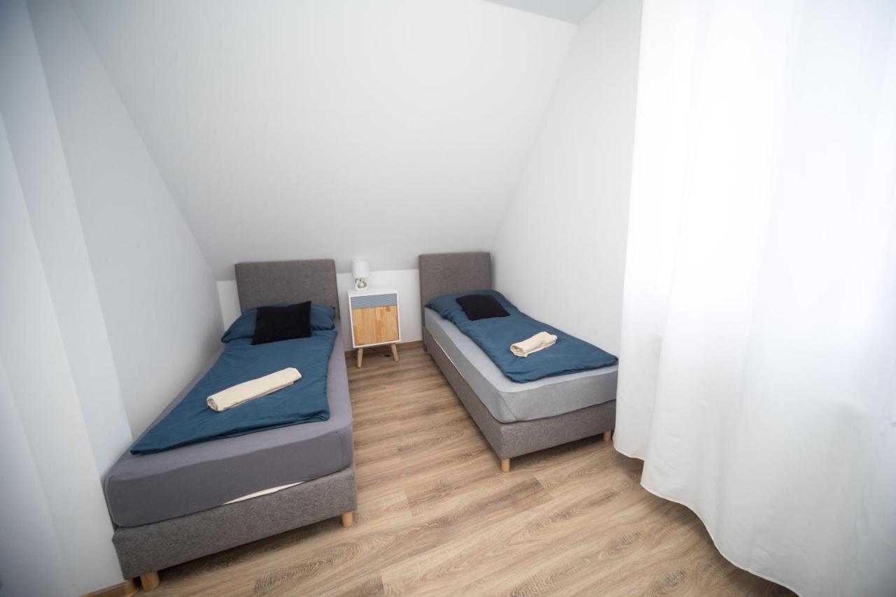 Kossuth Apartmanhaz Tata Eksteriør billede